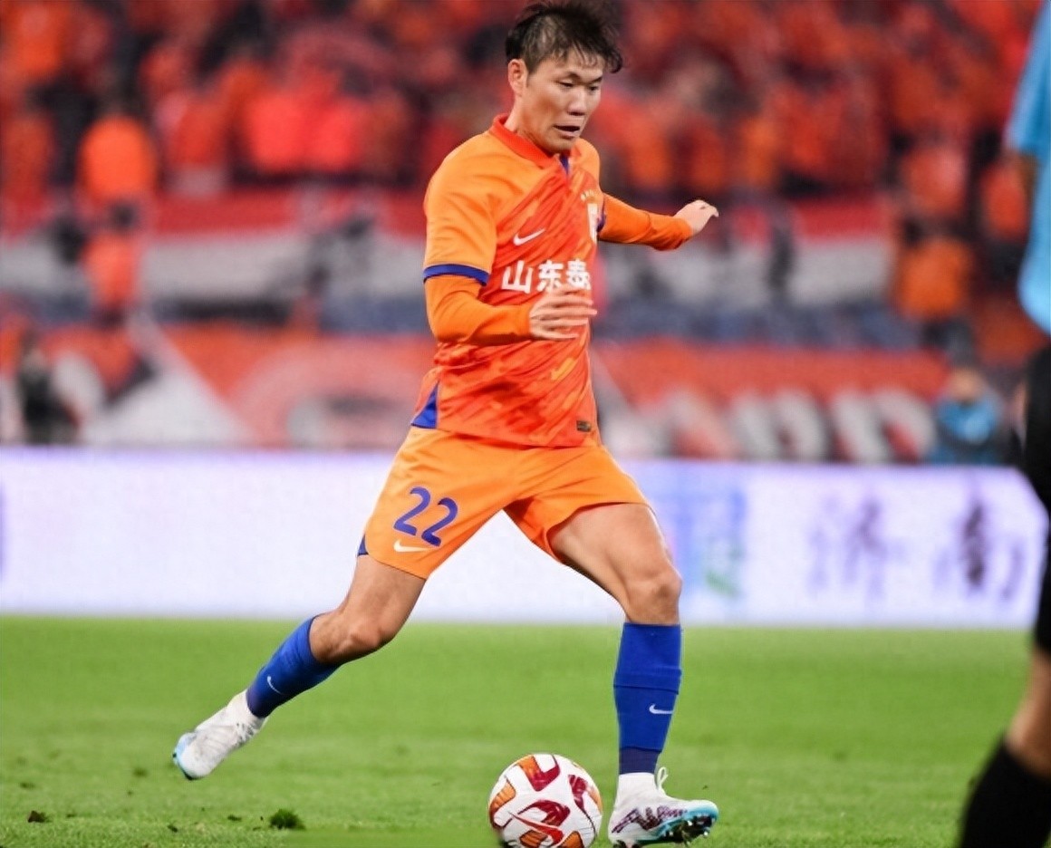 开云体育投注平台山东泰山迎英超关键赛，今夜战术微调，震撼外界，轮换策略成焦点(泰山旅游线路一览图)